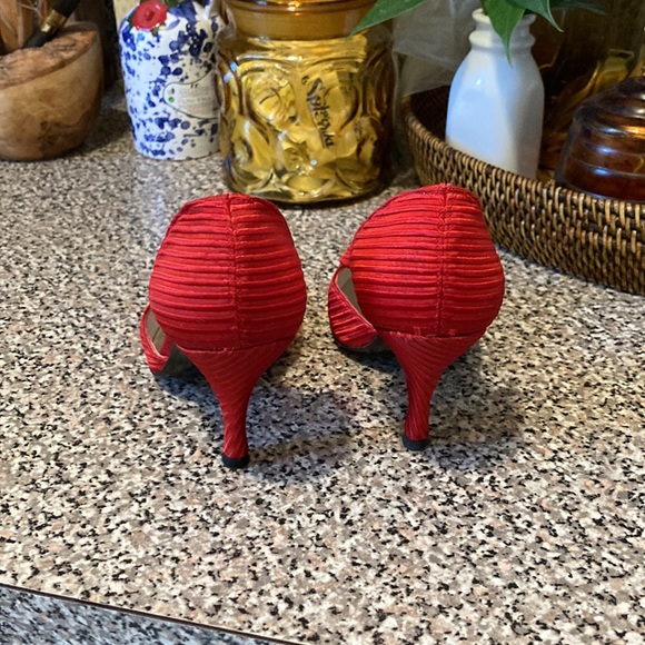 Special occasion shoes in red satin - Picture 3 of 5